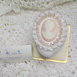 L'Airone Porcellane Di Capodimonte Pink and White Cameo Trinket Box, Vintage